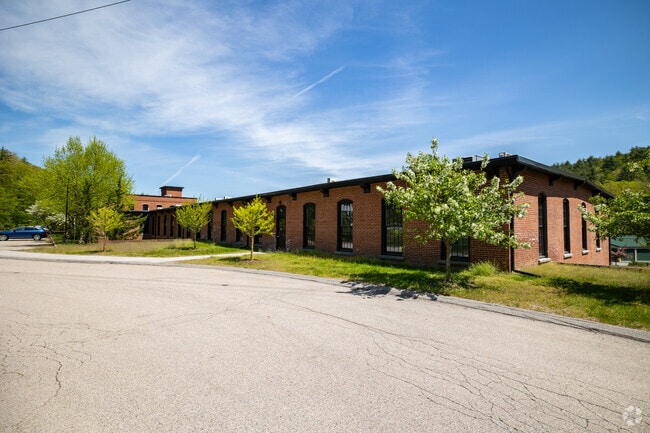 37 Wilton Rd Milford, NH
