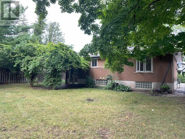Photo - 570 Wingrove Crescent