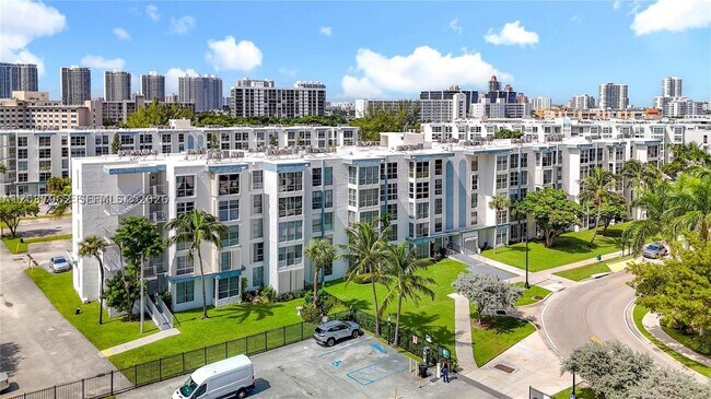 Photo - 17560 Atlantic Blvd Unit 501