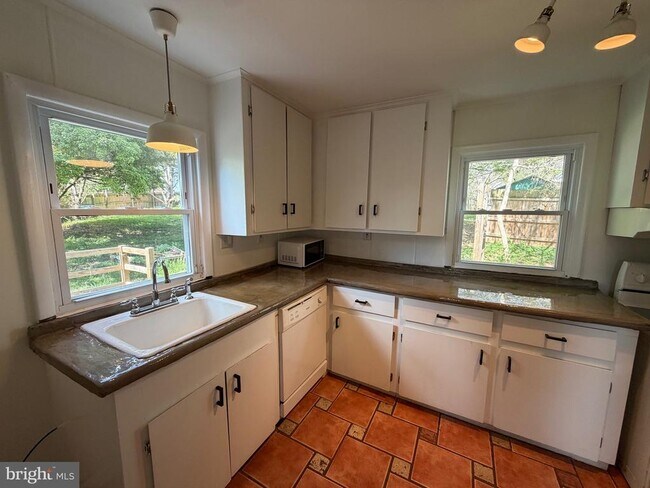 Photo - 5014 Delaware St