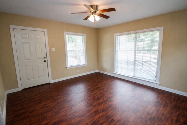 Photo - Spacious Cozy Home in Eastlawn
