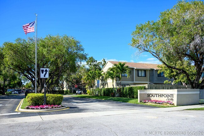 11197 NW 37th St