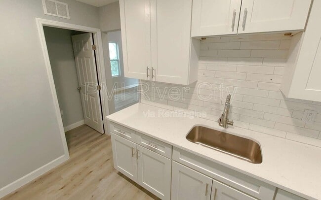 Building Photo - 151 W 17th St Unit 4
