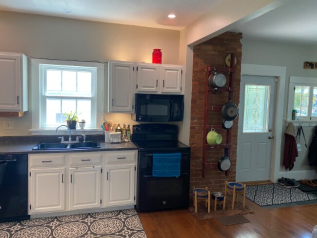 Photo - 295 Wilson St