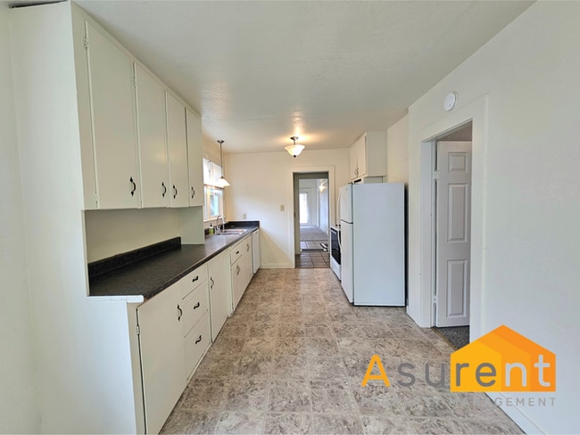 Photo - Charming 3-bedroom, 2-bathroom Home: Utili...