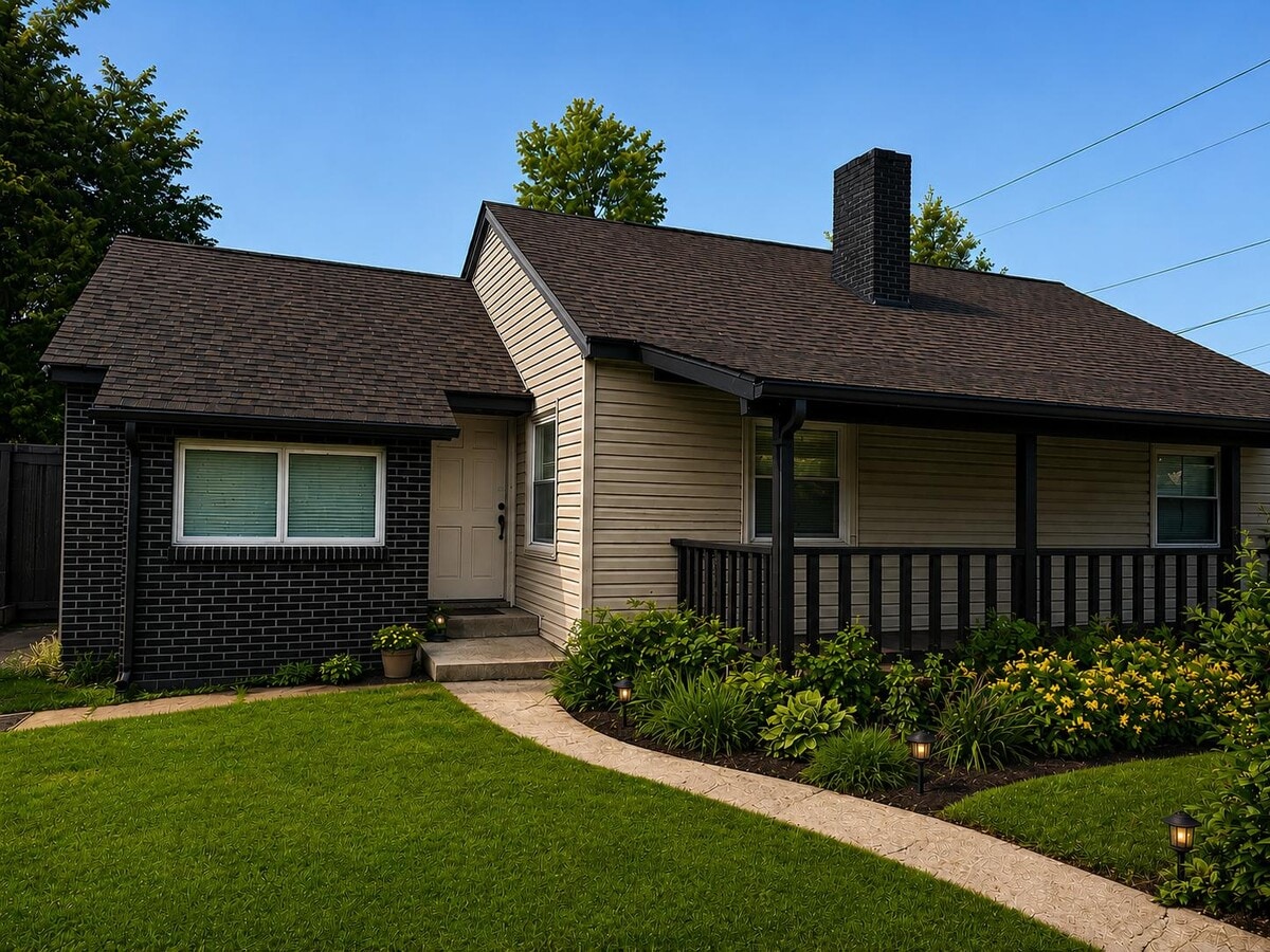 Photo - 200 Hemlock St