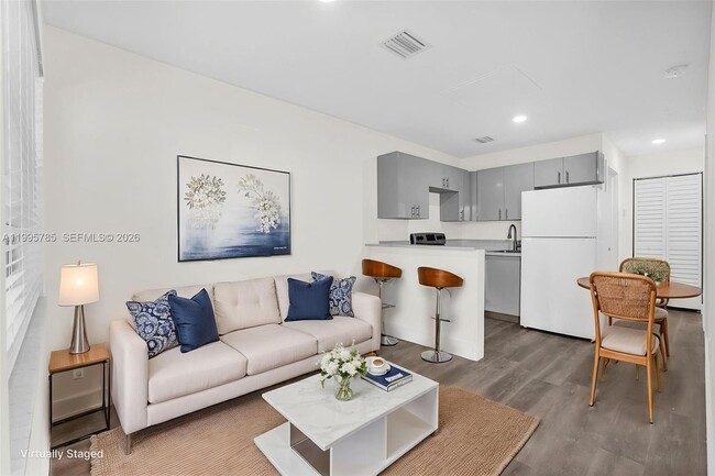 Building Photo - 1730 Acapulco Dr Unit 3