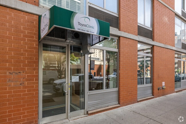 Building’s commercial entrance - 151 W 17th St