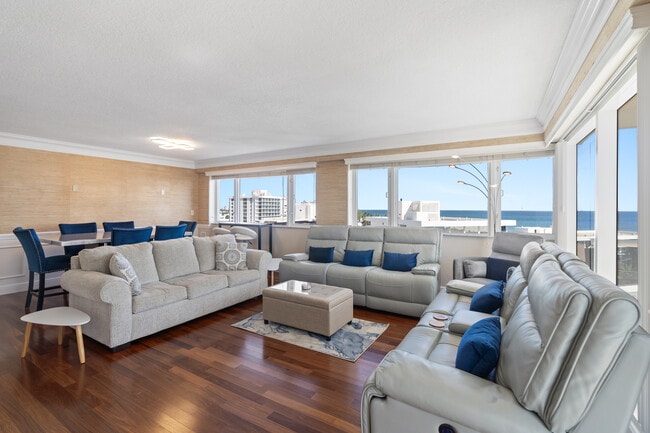 Photo - 3000 Holiday Dr Unidad 1002