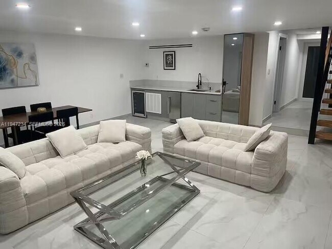 3822 NE 171 St