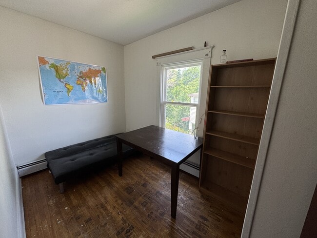Building Photo - 18 Birch St Unit Room #1