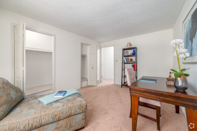 Model - Timberland - 1,150SF - Second Bedroom with Walk-Thru Closet