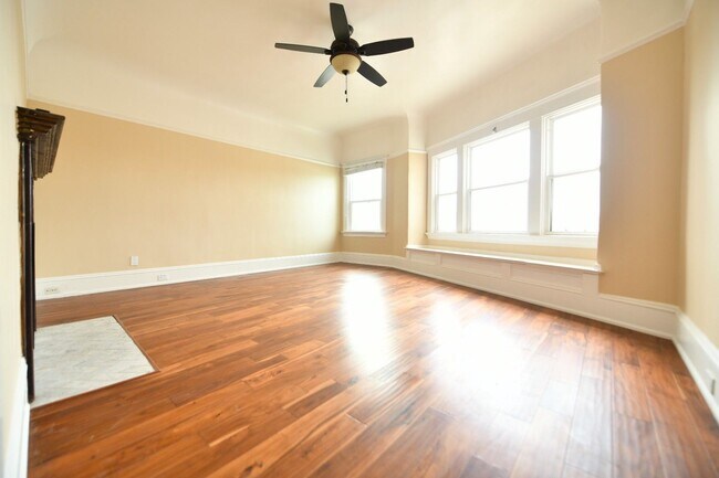 Photo - 1p716 - 3055-3061 Adeline Street Unit 3057