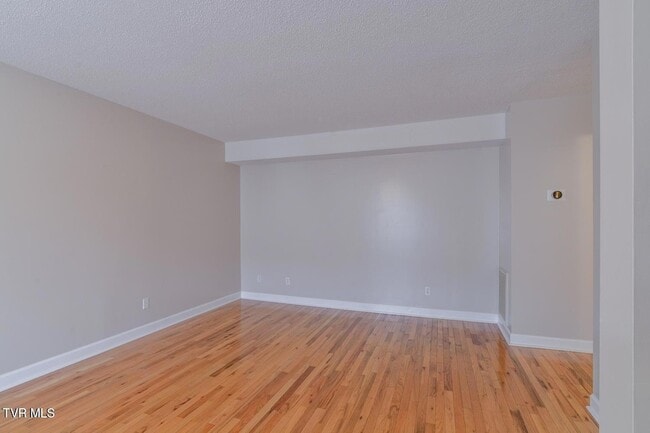 Photo - 2503 E Lakeview Dr