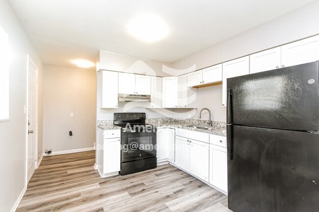 Photo - 2932 Lasalle St