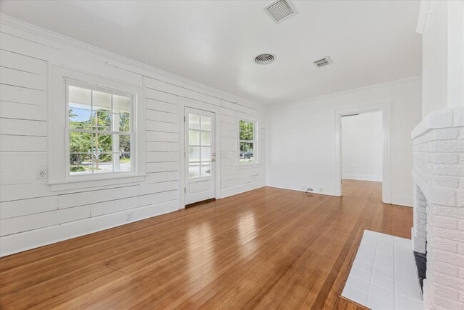Photo - 3300 Harris Park Ave