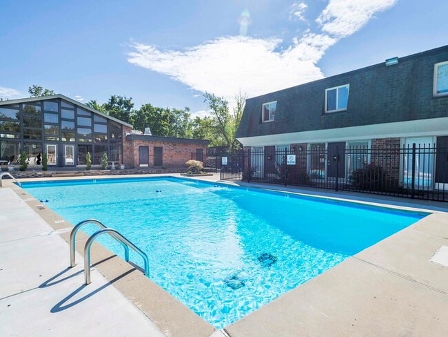 Building Photo - Spanish Lake Townhomes