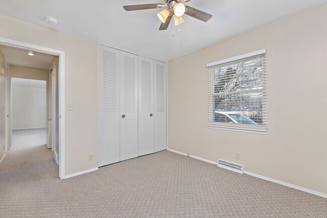 Photo - Riviera Court Apartments