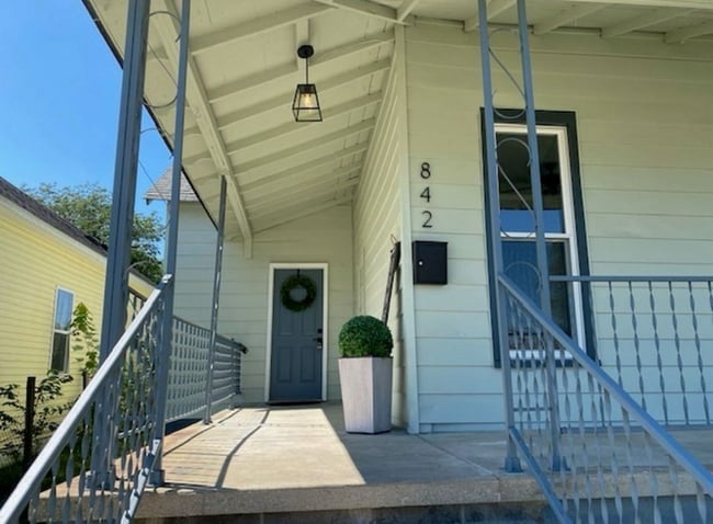 842 Werner Ave