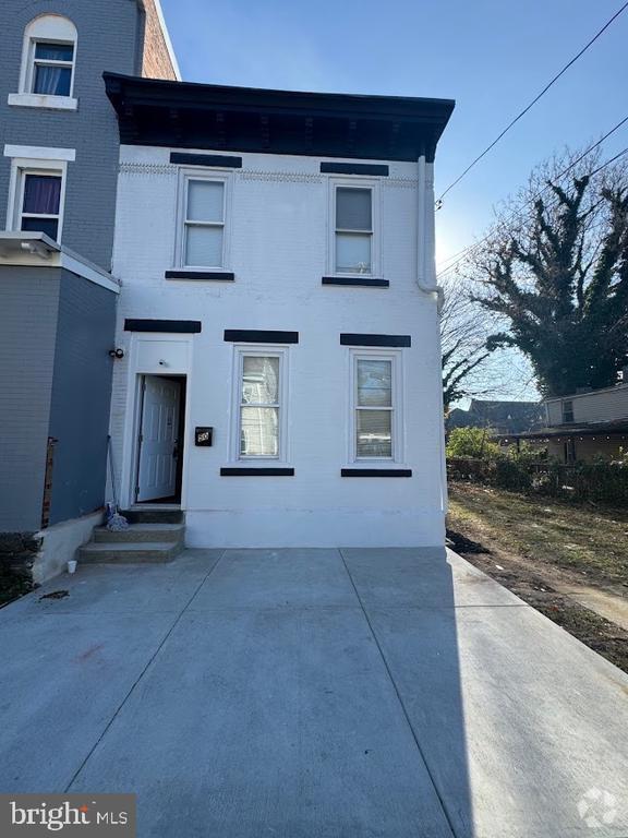 Building Photo - 50 E Bringhurst St Rental