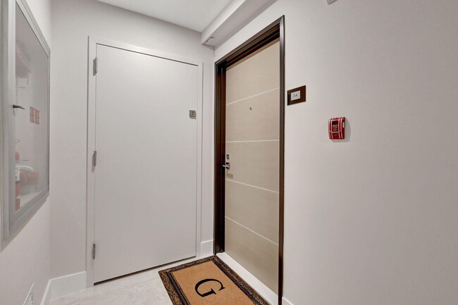 Building Photo - 5460 N Ocean Dr Unit 7a Rental