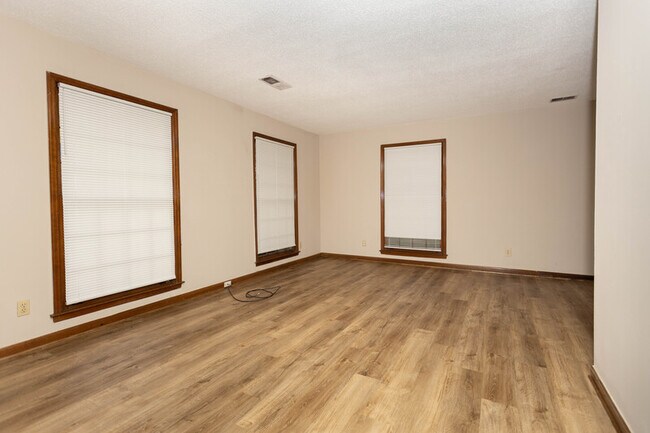 Photo - 769 Wilson Cir SW