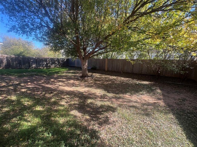 Photo - 804 N Creek Blvd