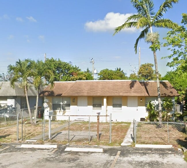 1537 NW 8th Ave