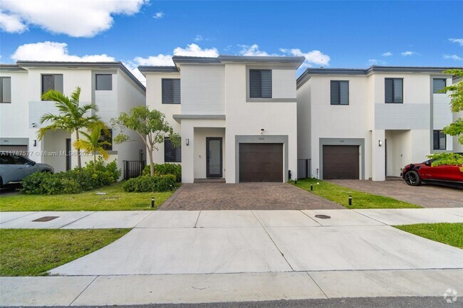 Building Photo - 15737 SW 136th Terrace Rental