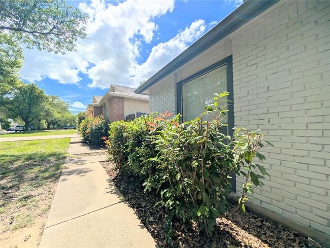 Photo - 2036 Redwing Way