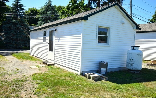 Building Photo - 37 Dudley Ln
