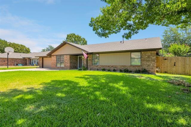 Building Photo - 2127 Tanglewood Dr