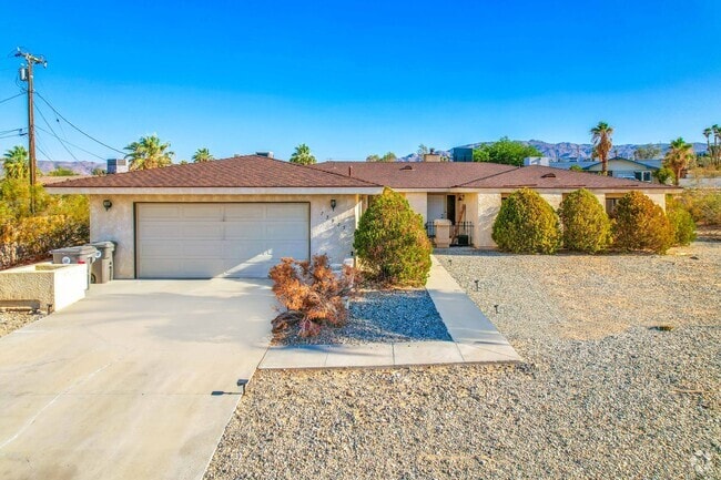 Building Photo - Must See 4 bedroom 2 bath Home
