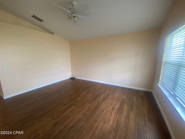 Photo - 901 Huntington Dr