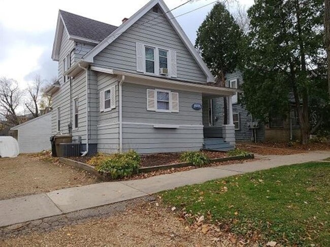 Building Photo - Great Location Downtown near Campus and La... Rental