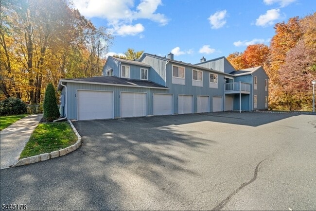Building Photo - 51 Drake Ln