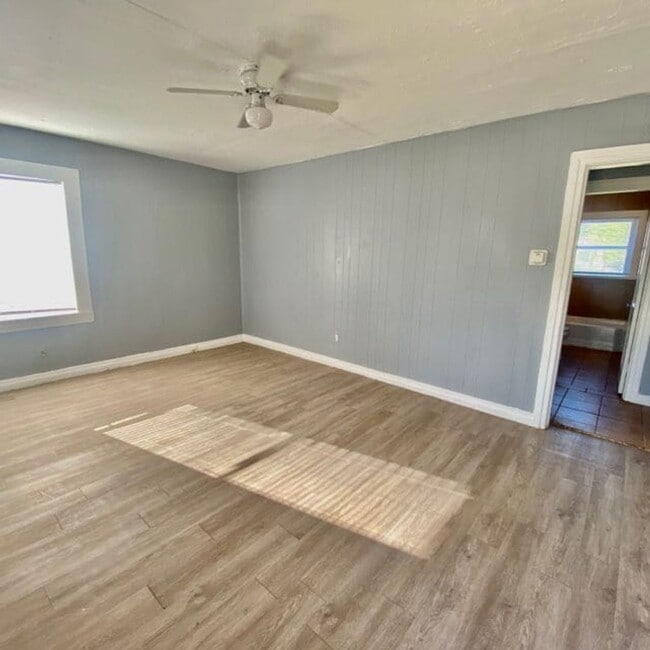 Photo - Handyman Special $0 First Month's Rent / $0 Deposit at move-in “You fix, you SAVE BIG!!” Contact ...