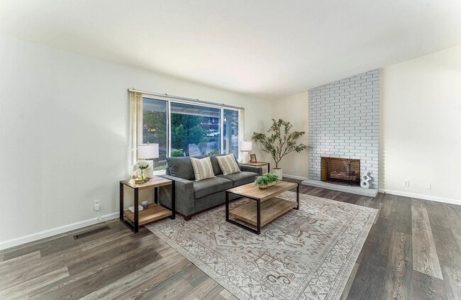 Photo - 7684 Surrey Ln