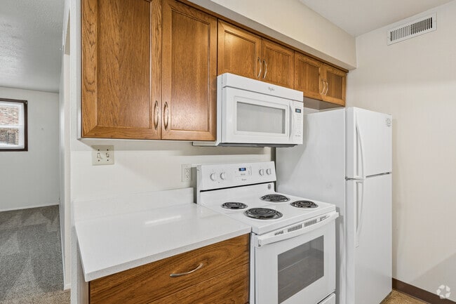 1BR, 1BA - 680SF - Kitchen