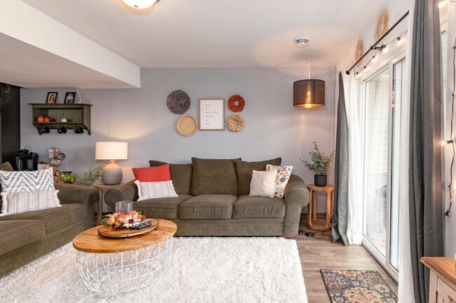 Living Room - Pineview Townhomes