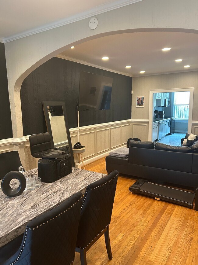 222 N Ellwood Ave