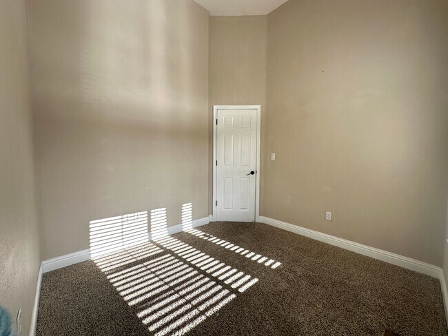 Photo - Gorgeous 4 Bed, 2 Bath in Shadow Lakes with SOLAR!