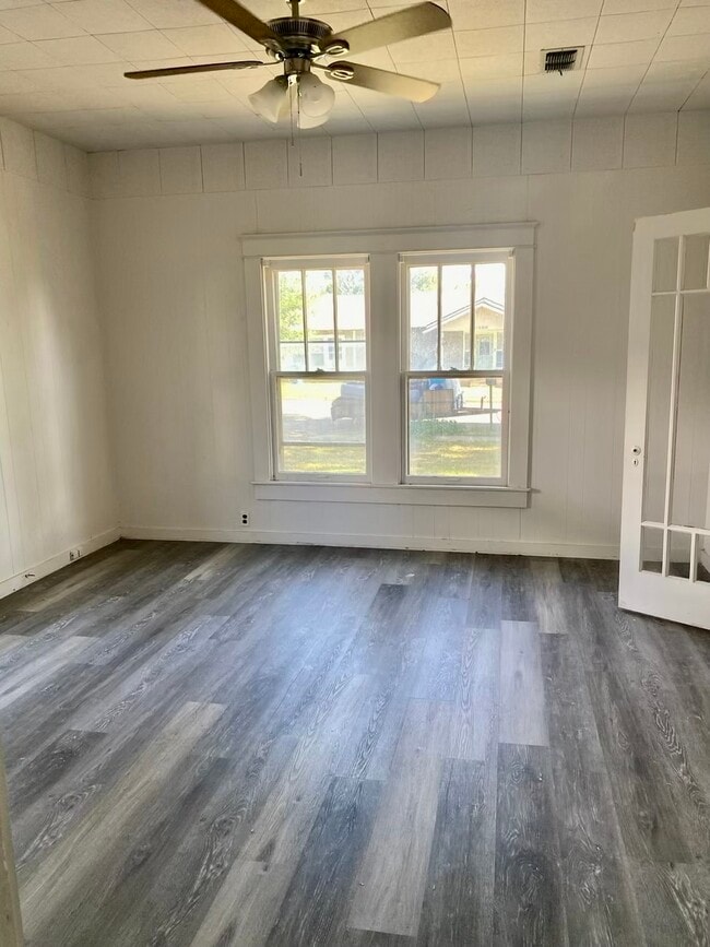 Photo - 903 W Live Oak St