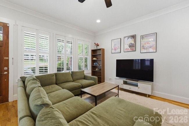Photo - 2724 Holt St