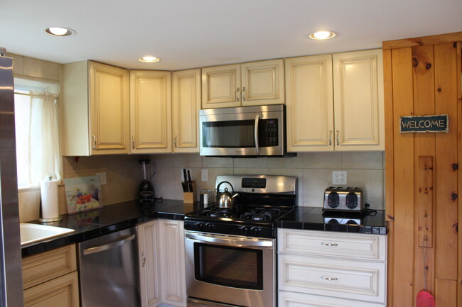 Stainless steel appliances - 133 Cliffside Cir Apartments