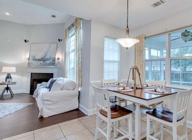 Photo - Spacious Ranch in the center of Richmond Hill