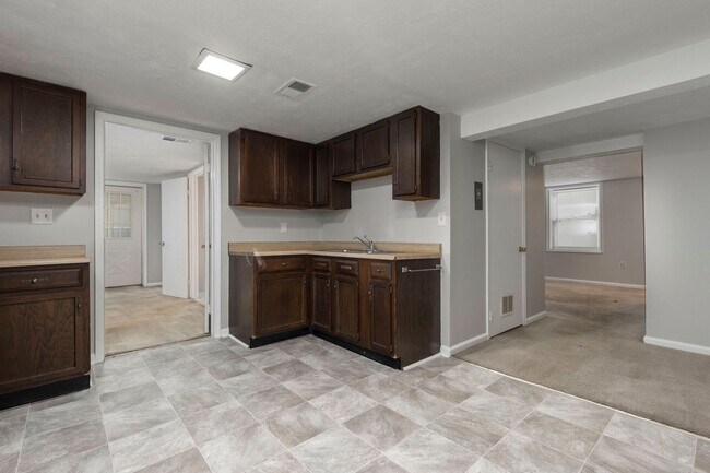 Photo - 9308 Aylesbury Dr Apartamento Unidad #5