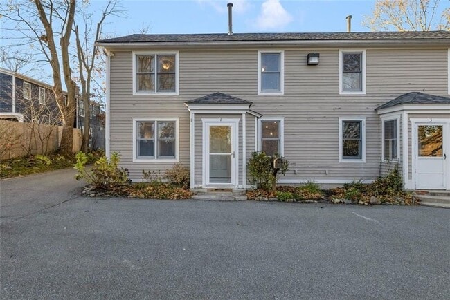 Photo - 208 Marlborough St
