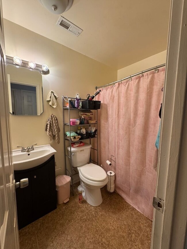 Photo - 4611 Rochambeau Dr Unit 1