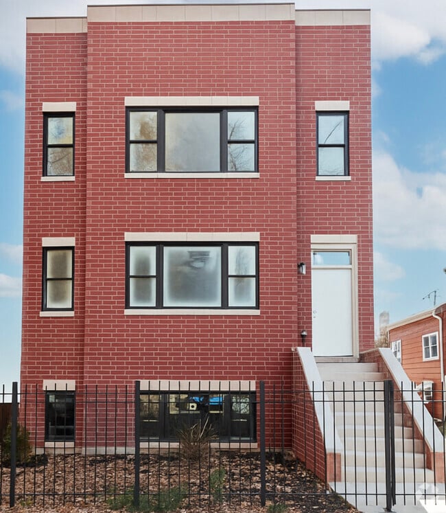 Building Photo - 4207 W Roscoe St Rental